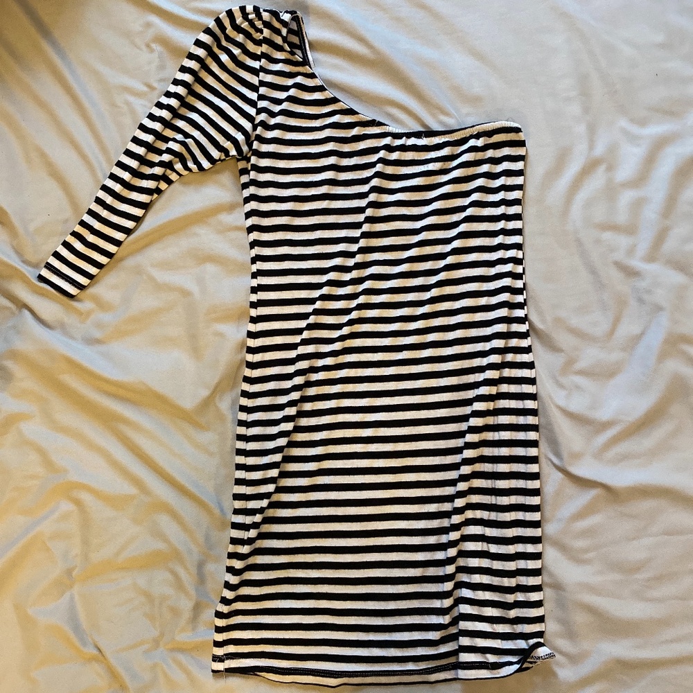 One sleeved striped dress